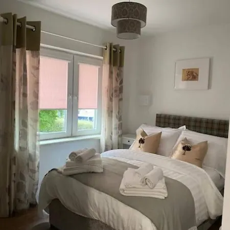 Apartment Location, Location - Modern 2 Bed In