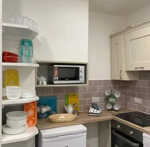 Location, Location - Modern 2 Bed In * Killarney