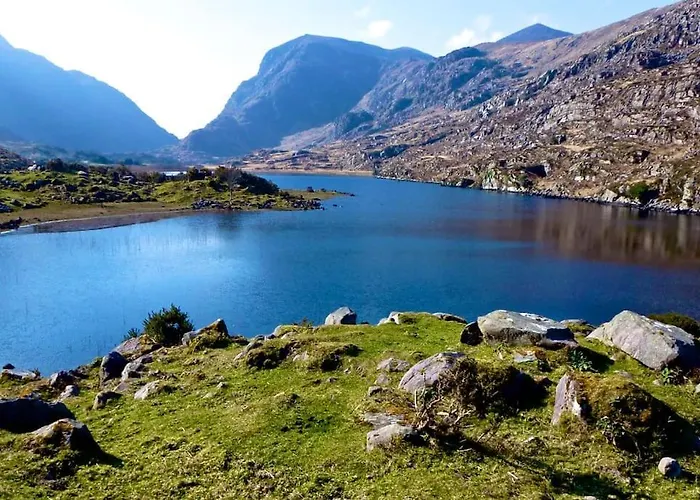 Location, Location - Modern 2 Bed In Apartment *